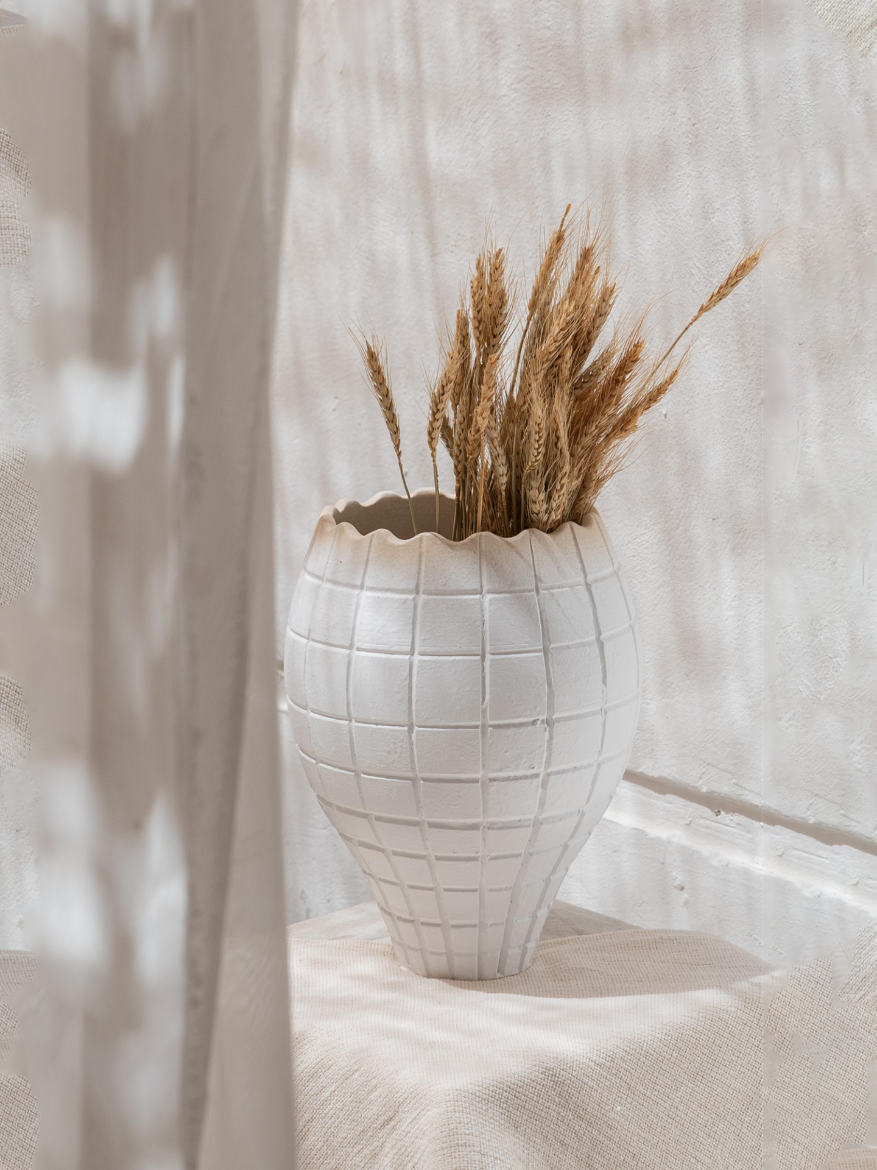Picture of Tulip Vase White 