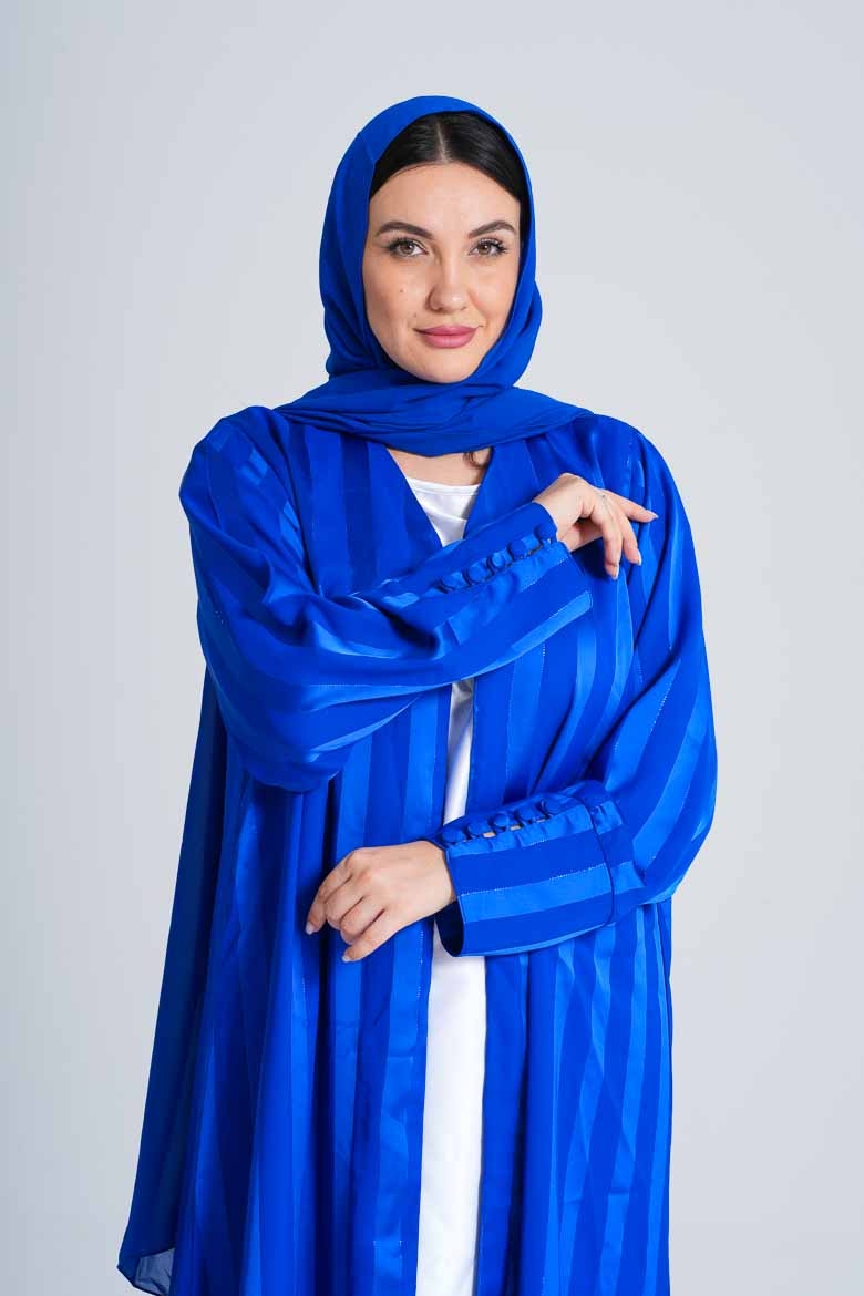 صورة عباية مغربية أنيقة بطابع عصري – تصميم راقٍ للمرأة العصرية